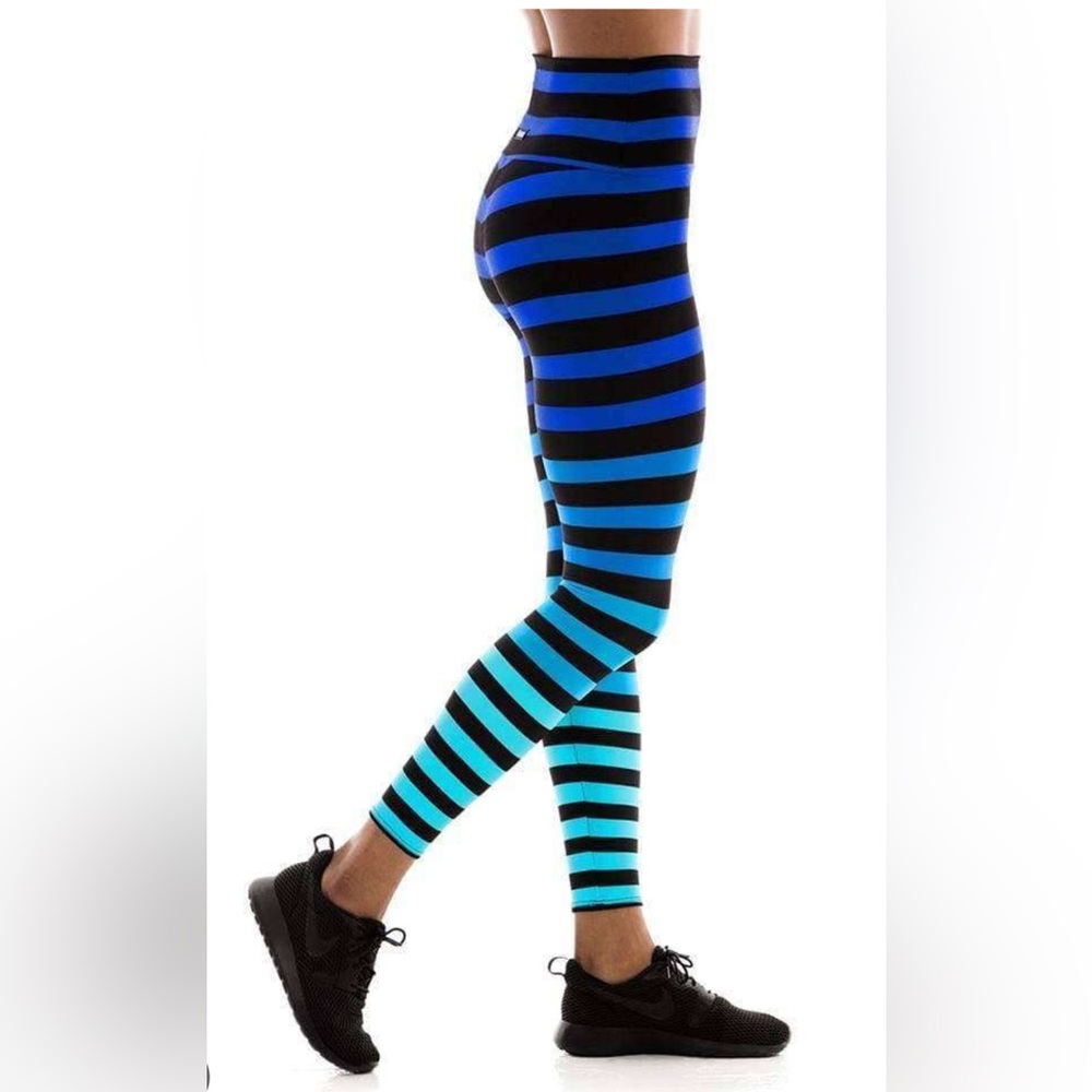 K Deer Alexis Stripe 7/8 sneaker length yoga pants
